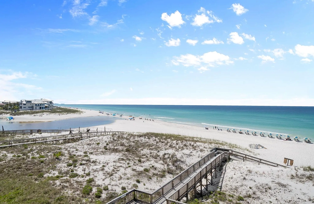 Commodore's Retreat, beach access