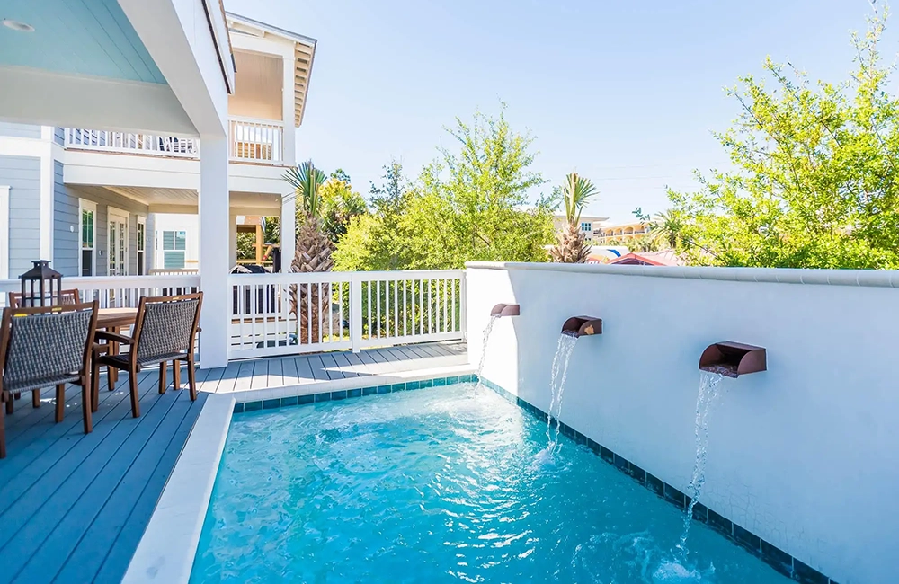 Salty Blues, pool